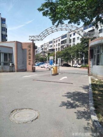 龙居花园中间楼层大两室南北通透采光好车位充足看房随