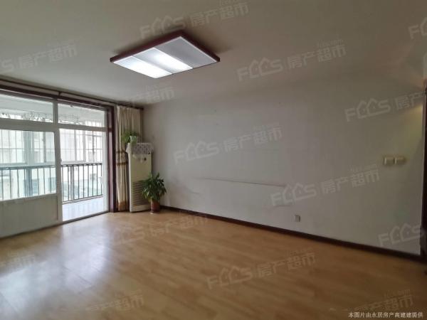 凤凰苑多层三楼西户135平方三室二厅二卫带车库,飞